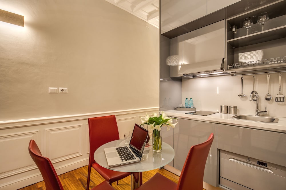 BABUINO PALACE SUITES