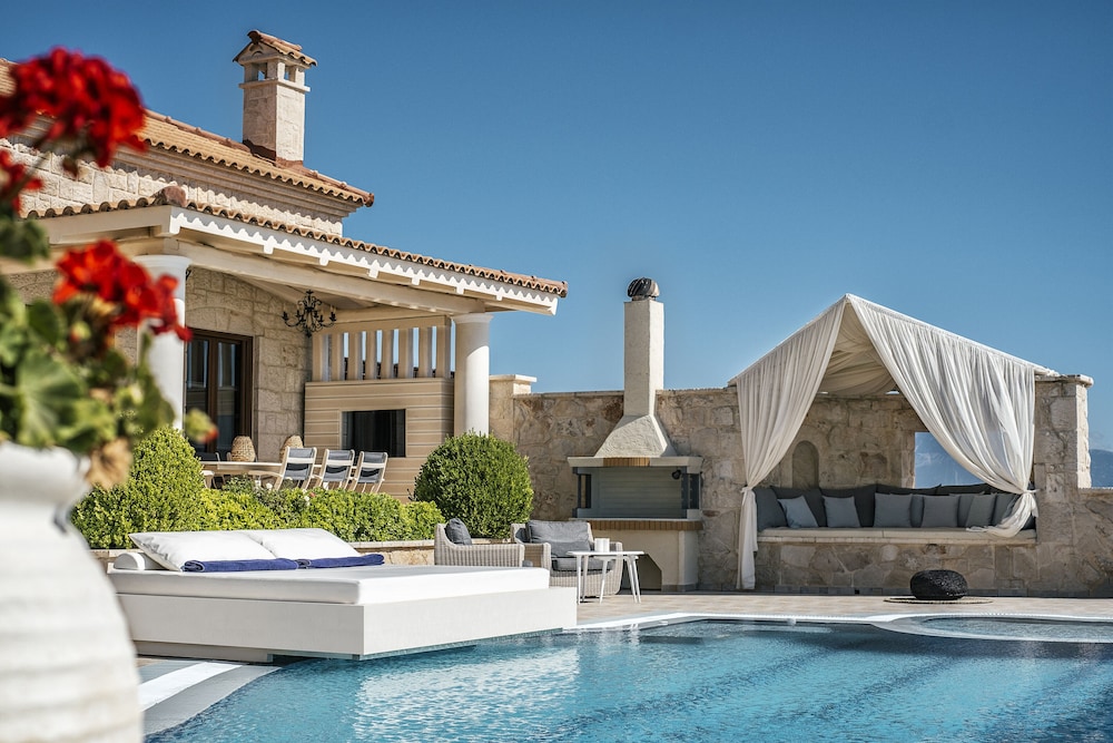 EMERALD VILLAS