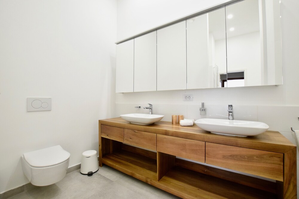 LUXURY APARTMENT BY HI5 - ZICHY SUITES
