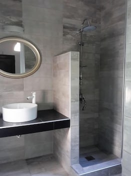 FIG SUITES