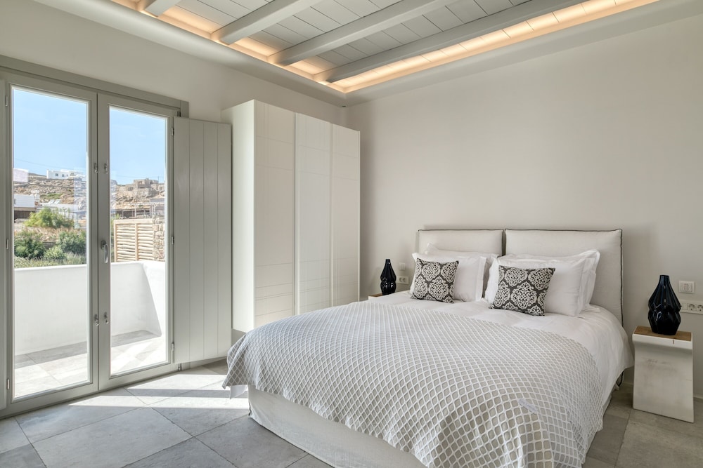 M MYKONOS VILLAS