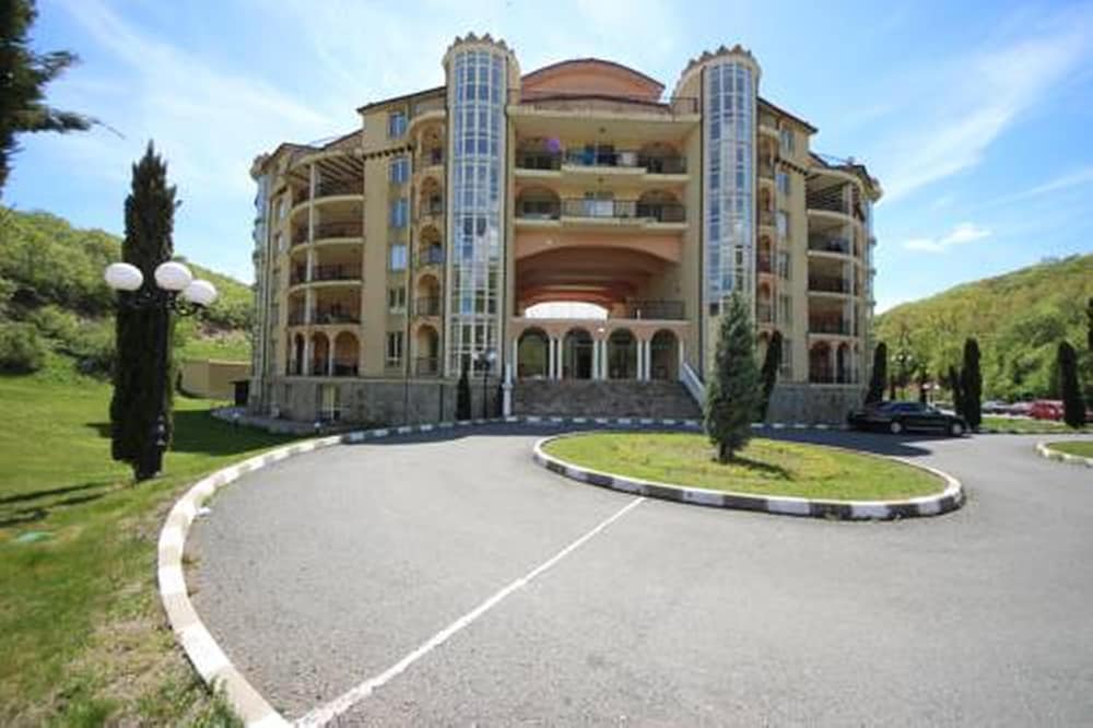 MENADA NEGRESCO APARTMENTS