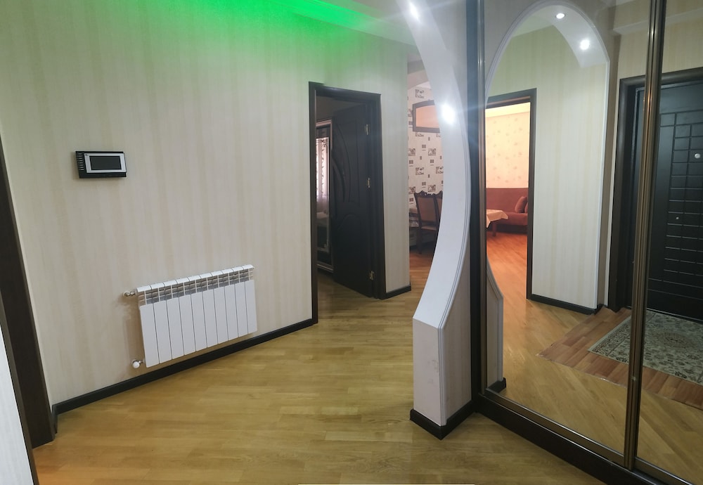 APARTMENTS 3 ROOMS 8 BAKUVI