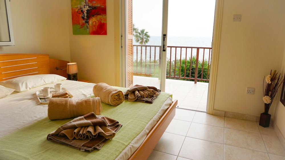 BEACHFRONT AZURA SUNRISE