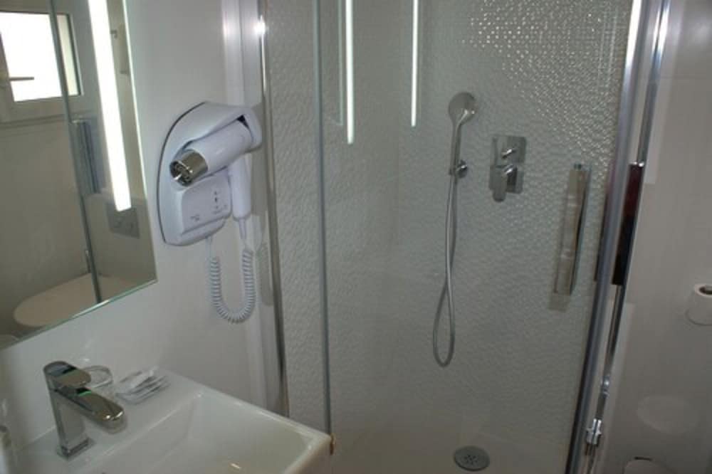 HOTEL LITTLE