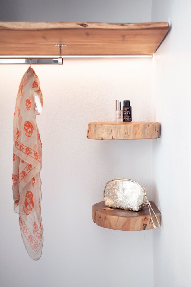 PAROS COMFY SUITES