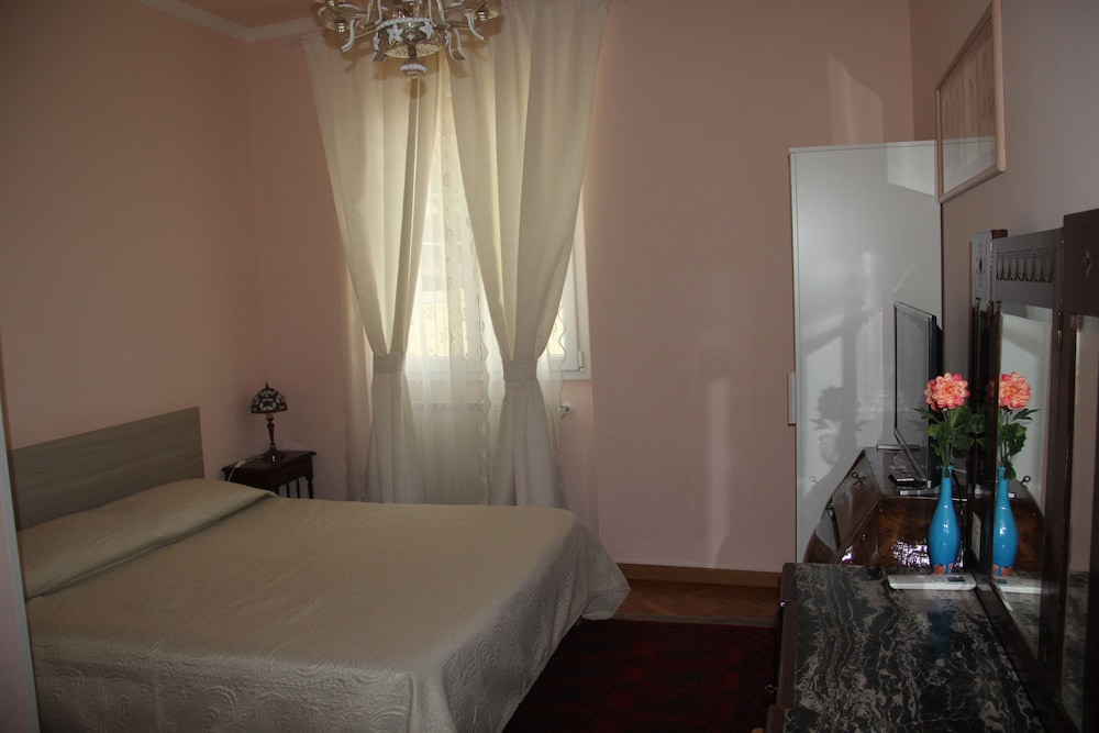 FLORENCE MORENO'S HOME