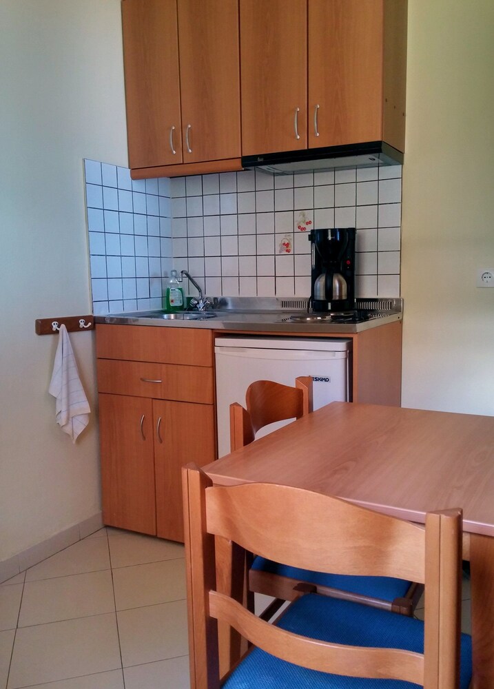 DIONYSOS APARTMENTS