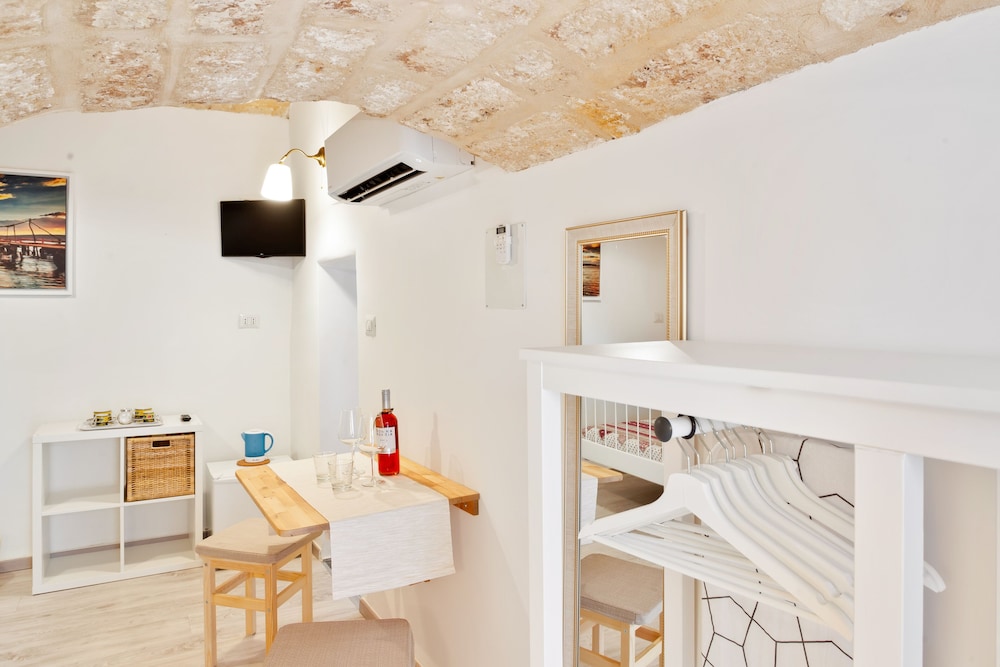 SAN NICOLA CLEMENTE PRIVATE ROOM
