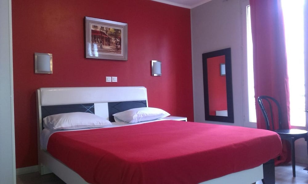 HIPOTEL PARIS GAMBETTA REPUBLIQUE