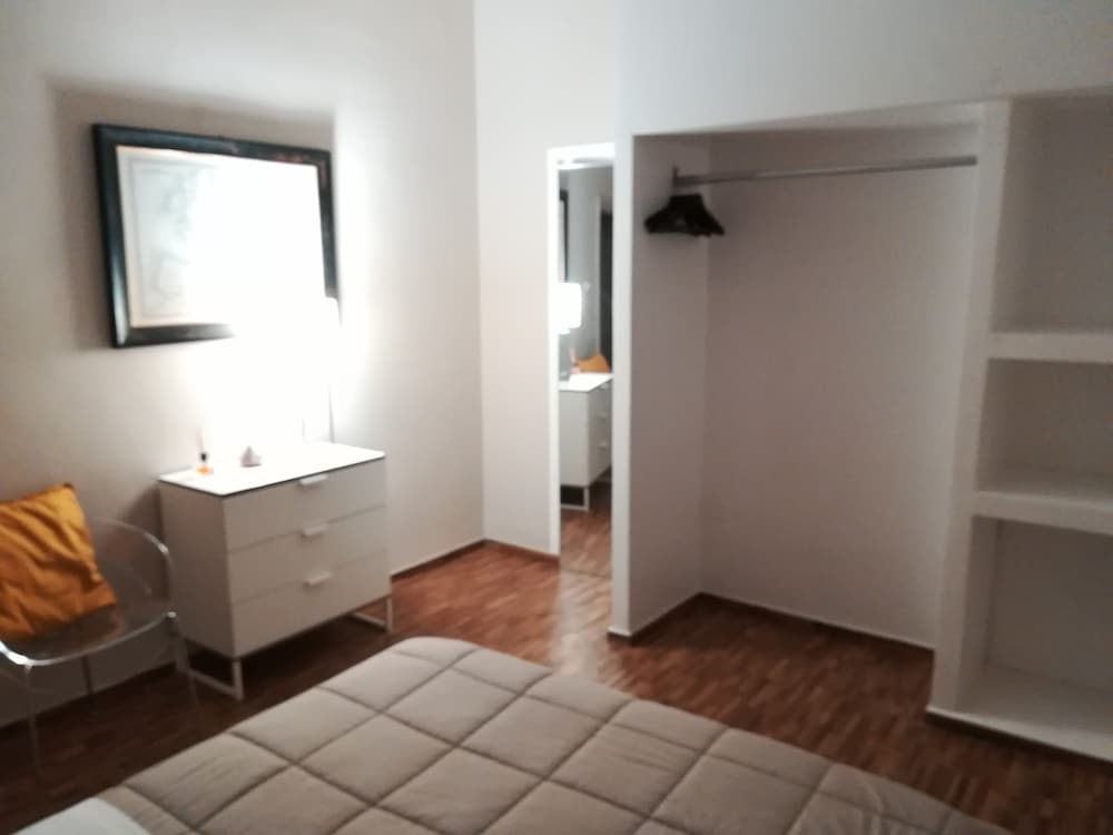 AD HOME AND ROOMS