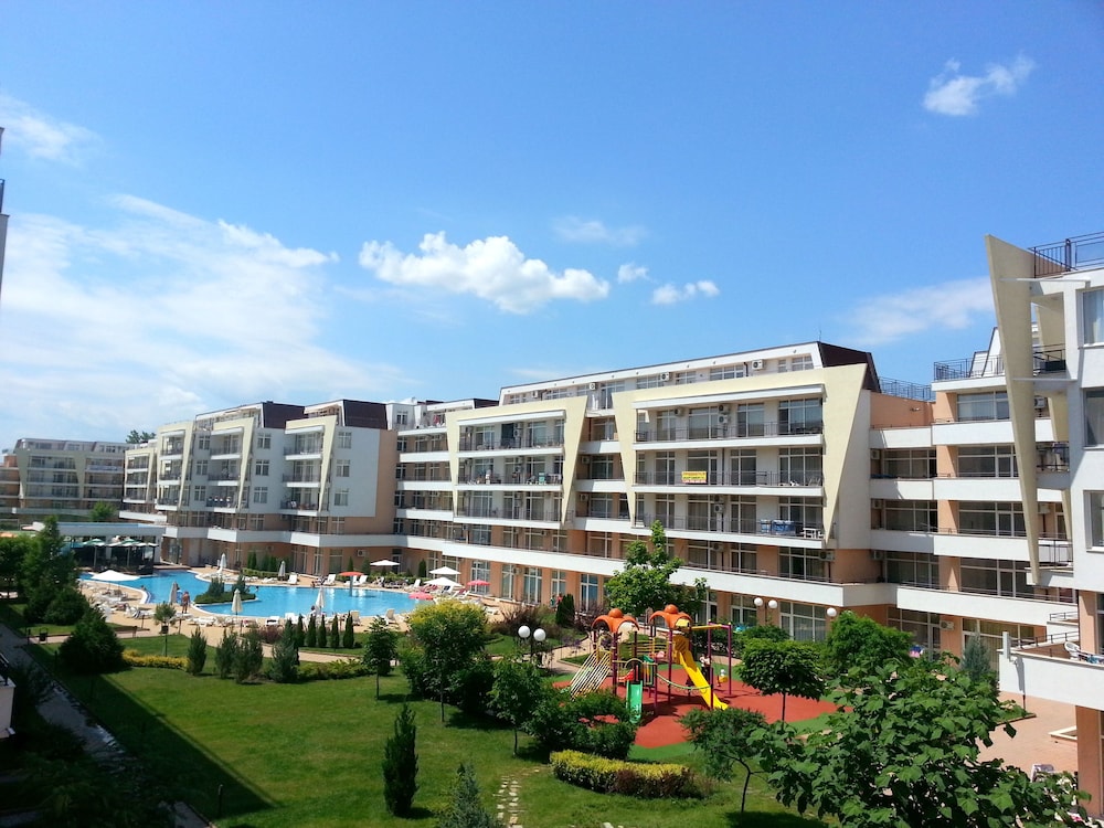 GRAND KAMELIA MENADA APART-HOTEL