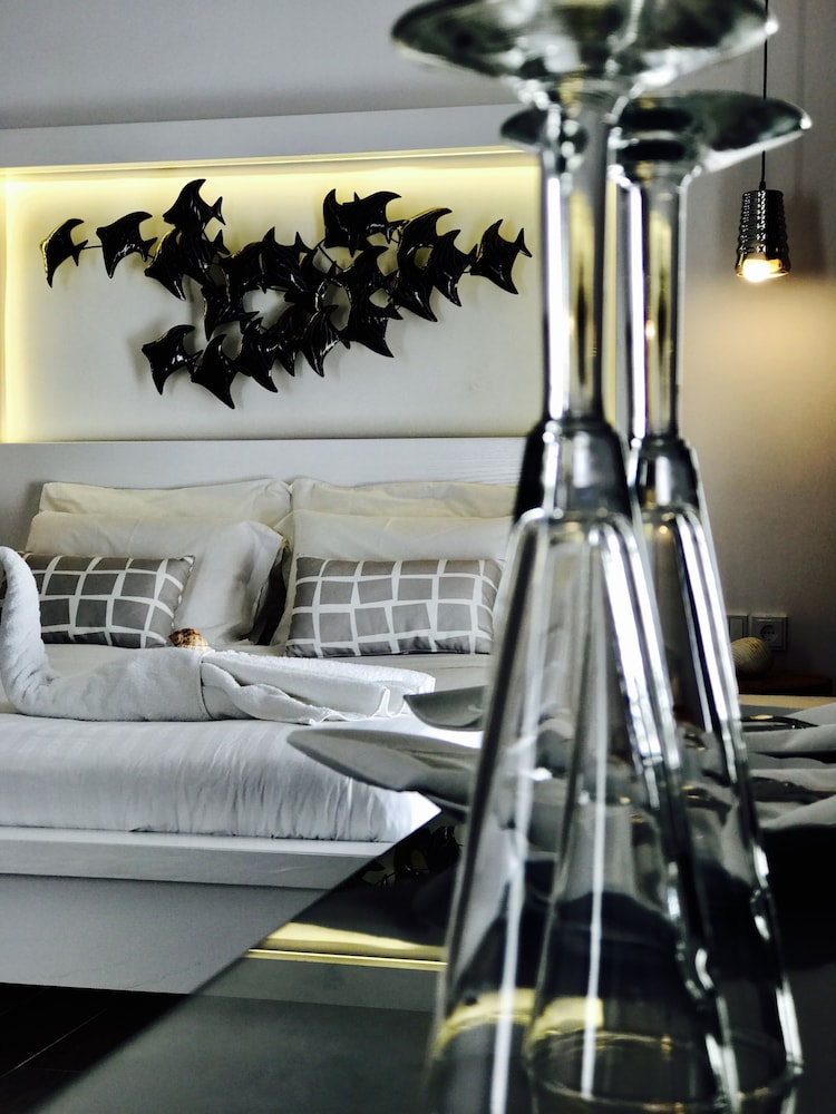 CCB IONIAN SUITES BY BRUSKOS