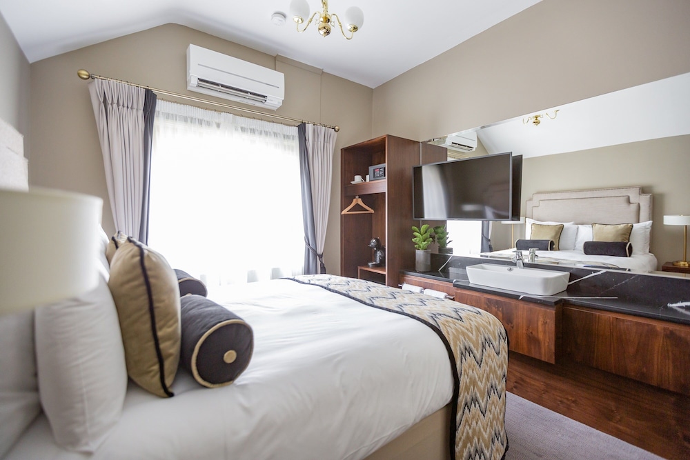 TRINITY TOWNHOUSE HOTEL