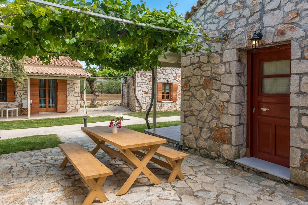 EVYLIO HOUSES