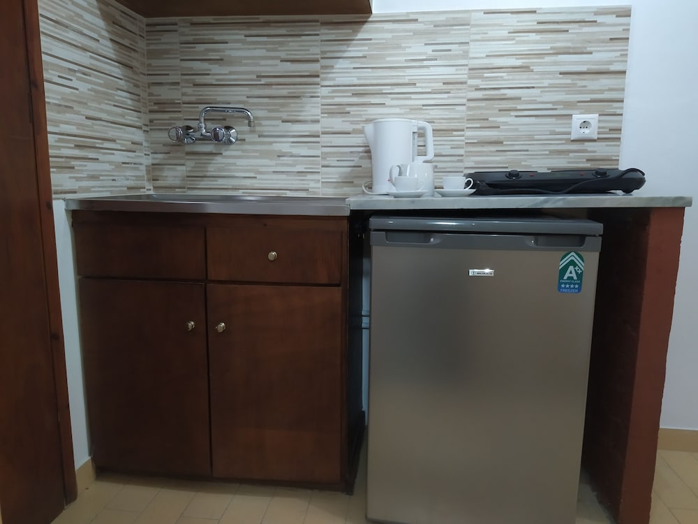 ARONIS APARTMENTS