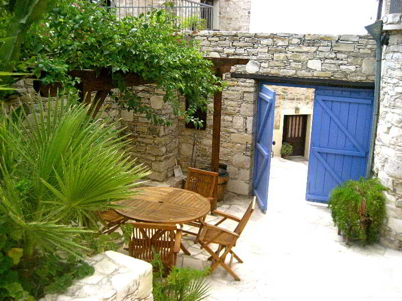 TRADITIONAL VILLAGE HOUSES SKARINOU