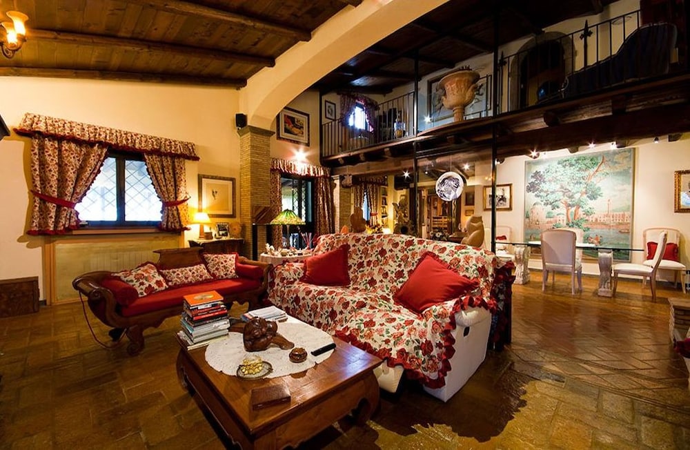 AQUILAMAIOR (33 KM FROM ROME)
