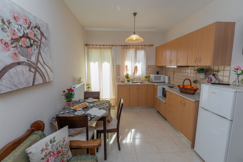 ELISSO APARTMENT