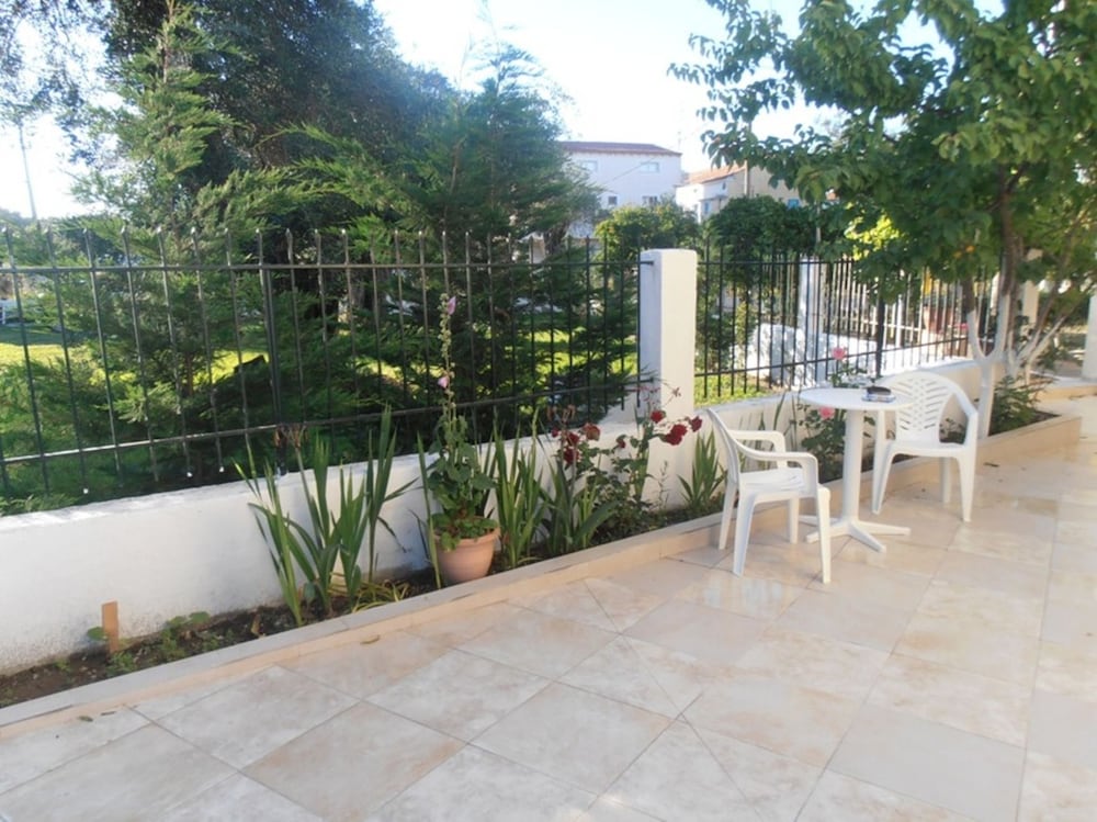 ELENAS GARDEN