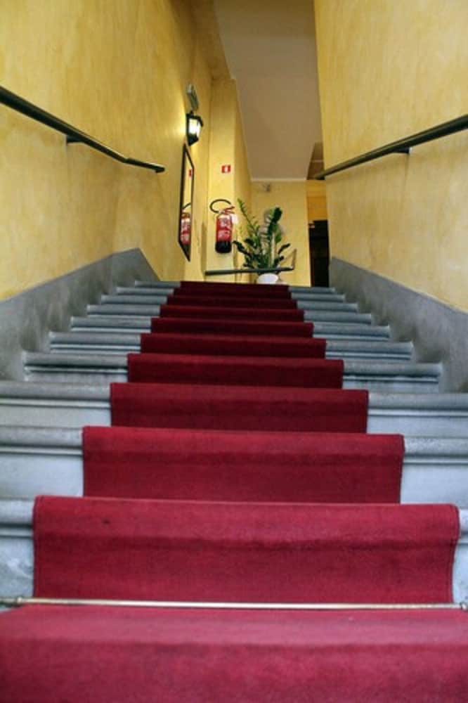 TOURIST HOUSE