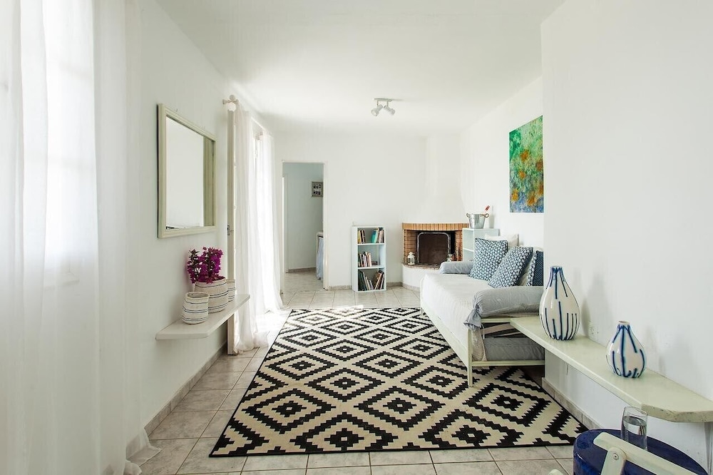 AUBREY SUITES