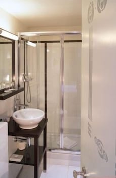 HOTEL EIFFEL SEINE