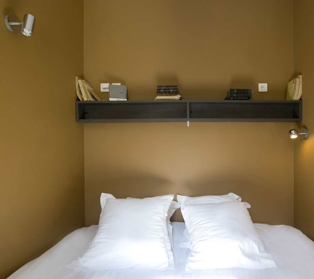 HELZEAR MONTPARNASSE SUITES