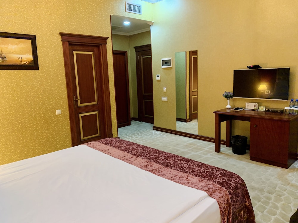 CLOVER HOTEL BAKU
