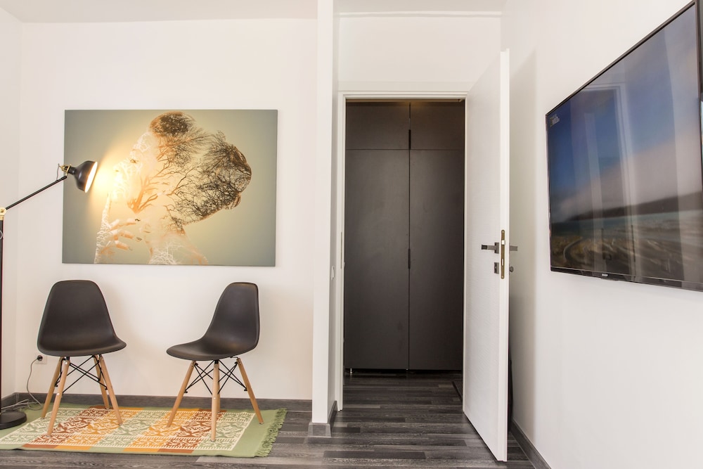 STUDIO L REDBED SELF-CATERING APARTMENTS