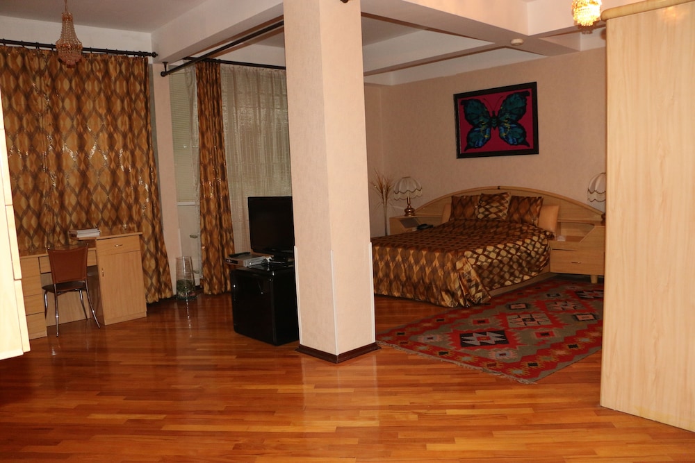 NUR-2 HOTEL