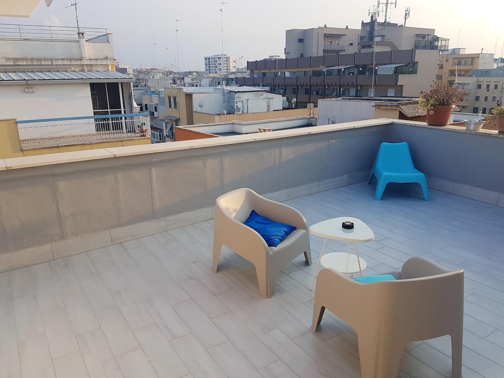 APARTMENT WITH 2 BEDROOMS IN BARI, WITH WONDERFUL CITY VIEW, TERRACE A