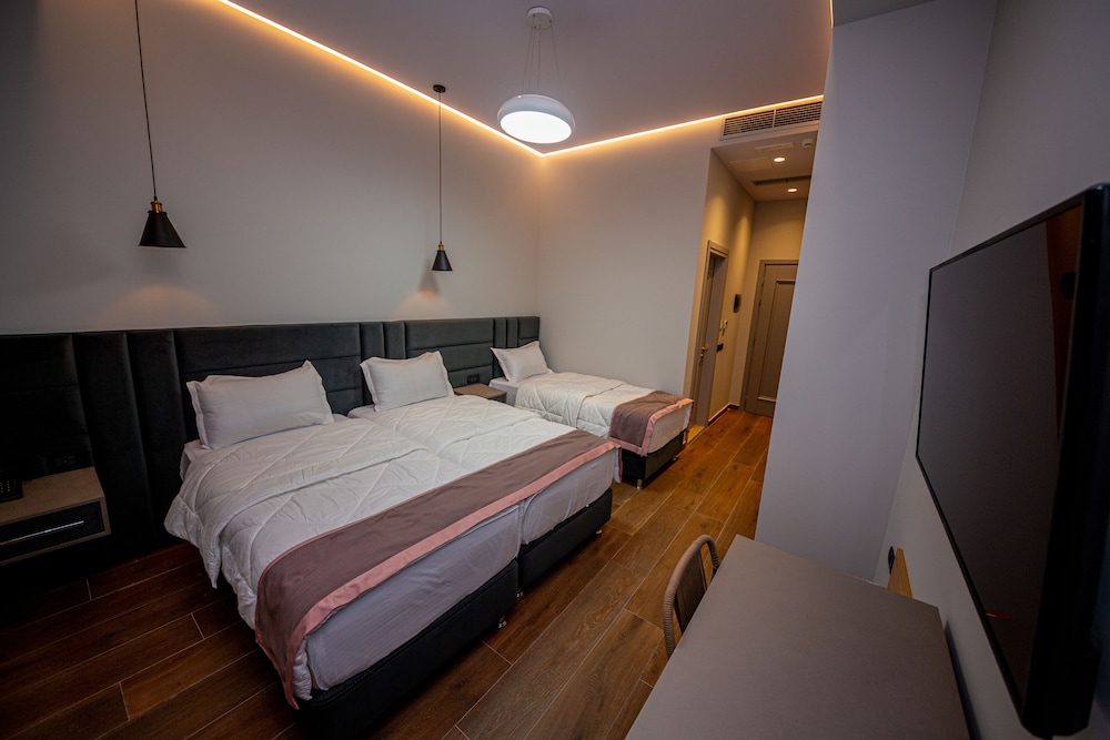 CITY CENTER HOTEL