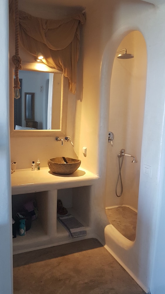 AMALLINI SUITES