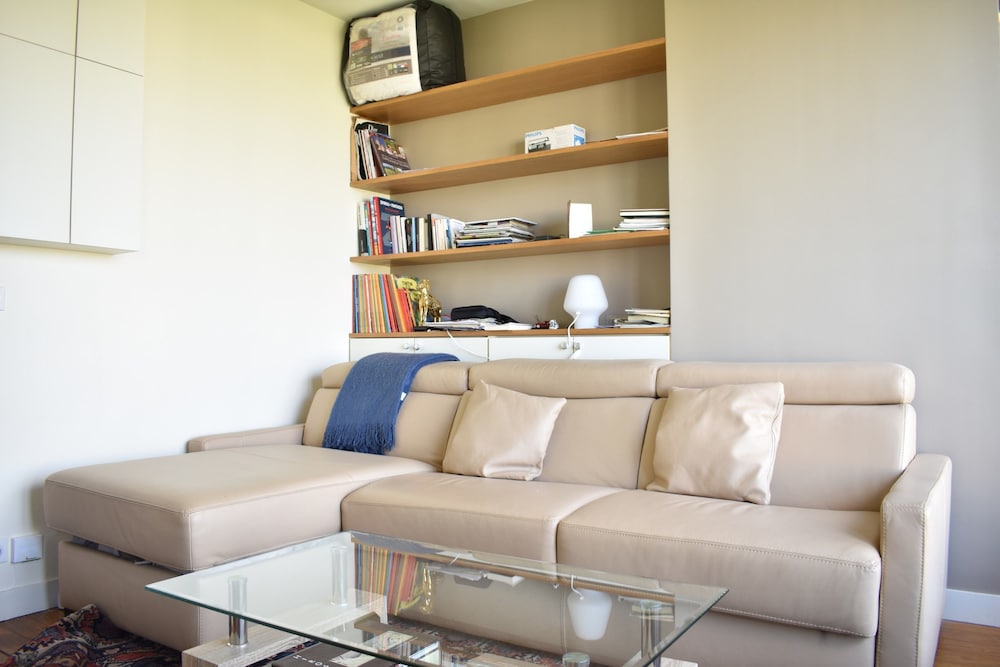BRIGHT STUDIO APARTMENT WITH HIGH VIEW