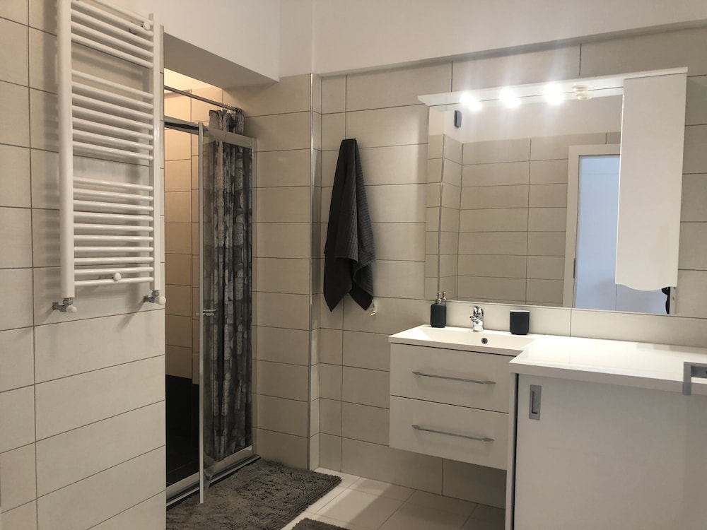 WESTPARK2 ONE-BEDROOM SUITE W5 LAKEVIEW