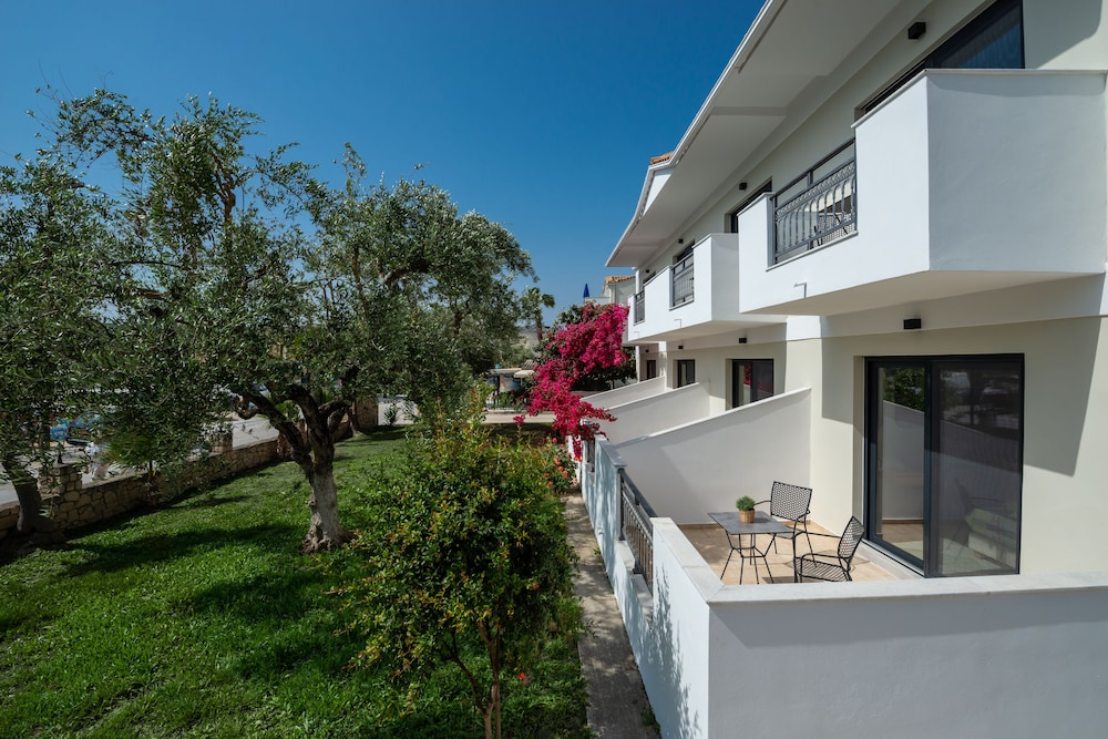 DANNAS BOUTIQUE APARTMENTS