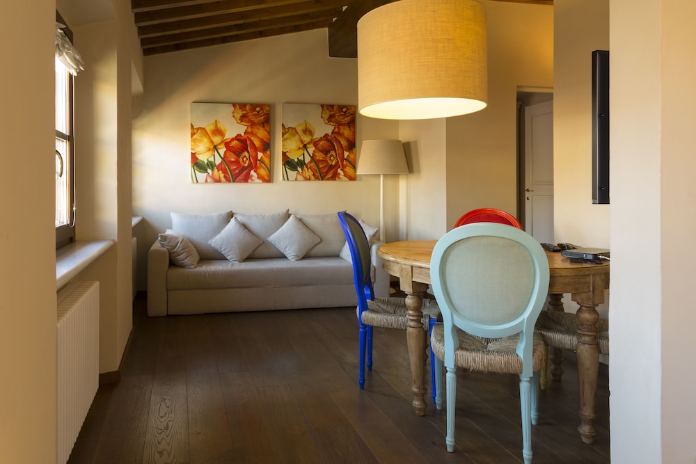 FIRENZE APARTMENTS