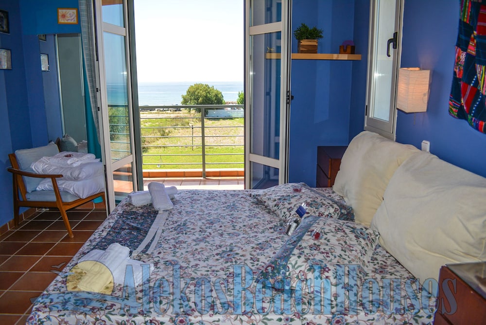 ALEKOS BEACH HOUSES-INFINITY