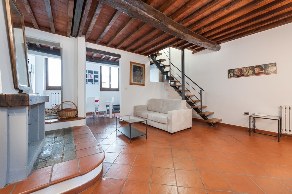 SHORT-LET FLORENCE APARTMENT PARIONE