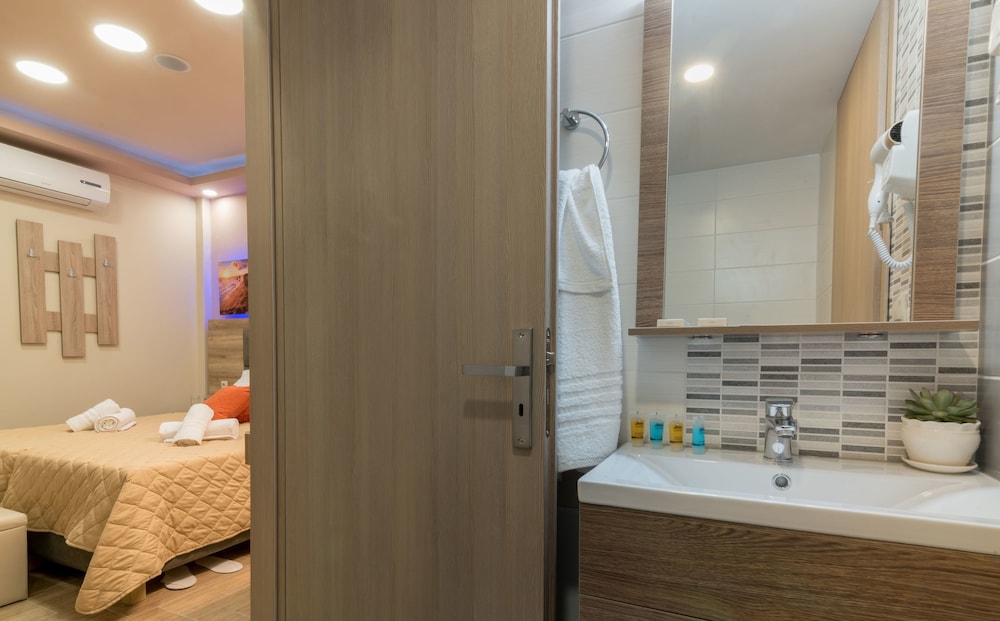 EL BARCO LUXURY SUITES