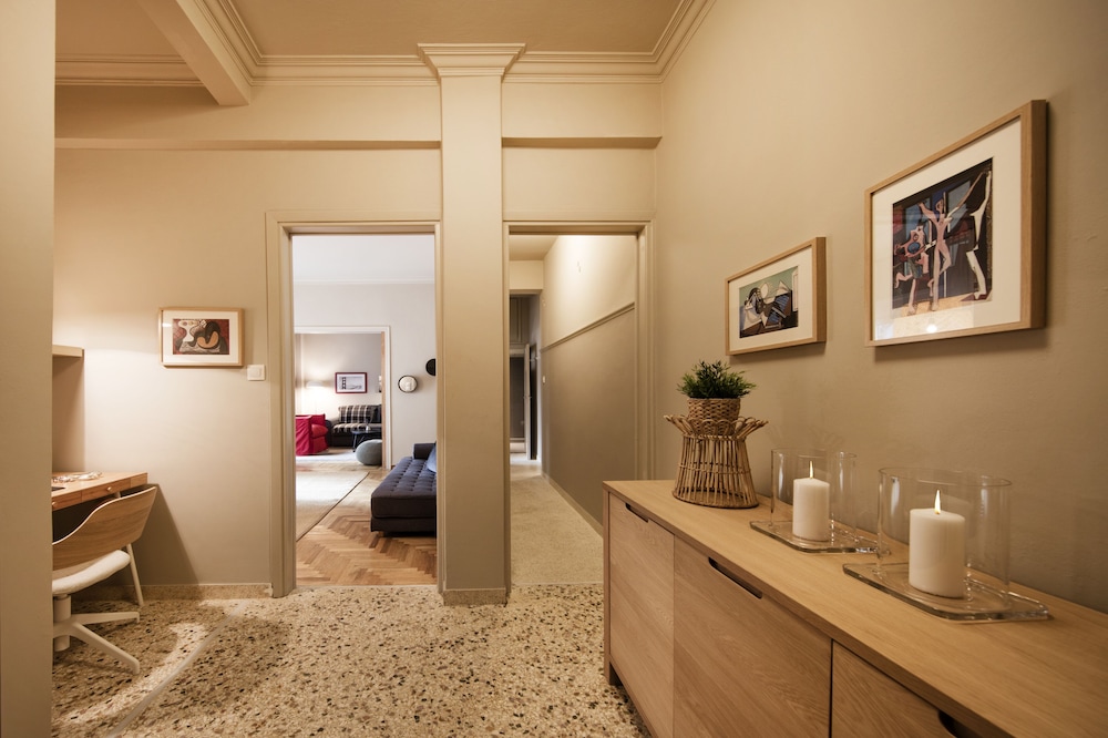 BRAND NEW MODERN APARTMENT