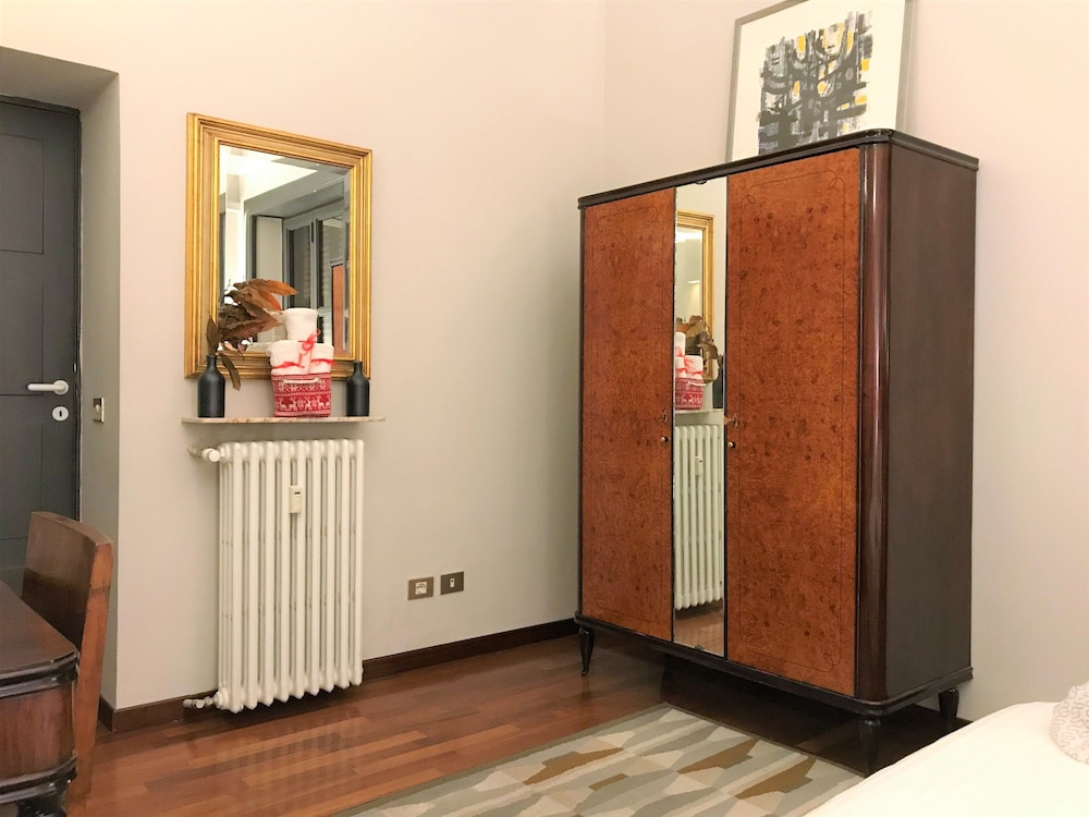 ARTISTI HOUSE