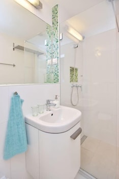 DOB 11 APARTMENT I.