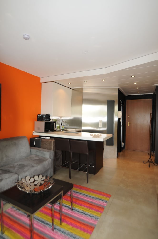 STUDIO EMMANUELLE