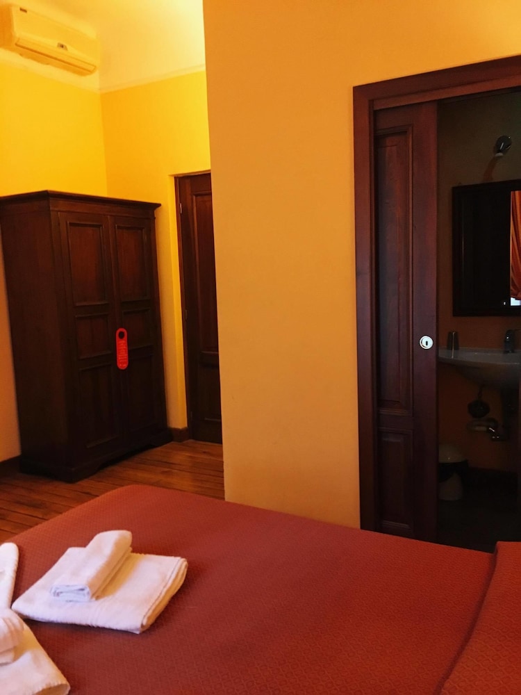 B&B ROMAN ROOMS